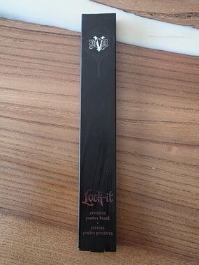 Kat Von D Lock-It Precision Powder Brush - Black